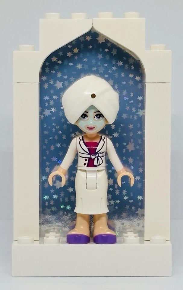 Lego Friends Minifigure Sophie Frnd85 from Set #41058-Heartlake Shopping Mall - Image 1 of 1