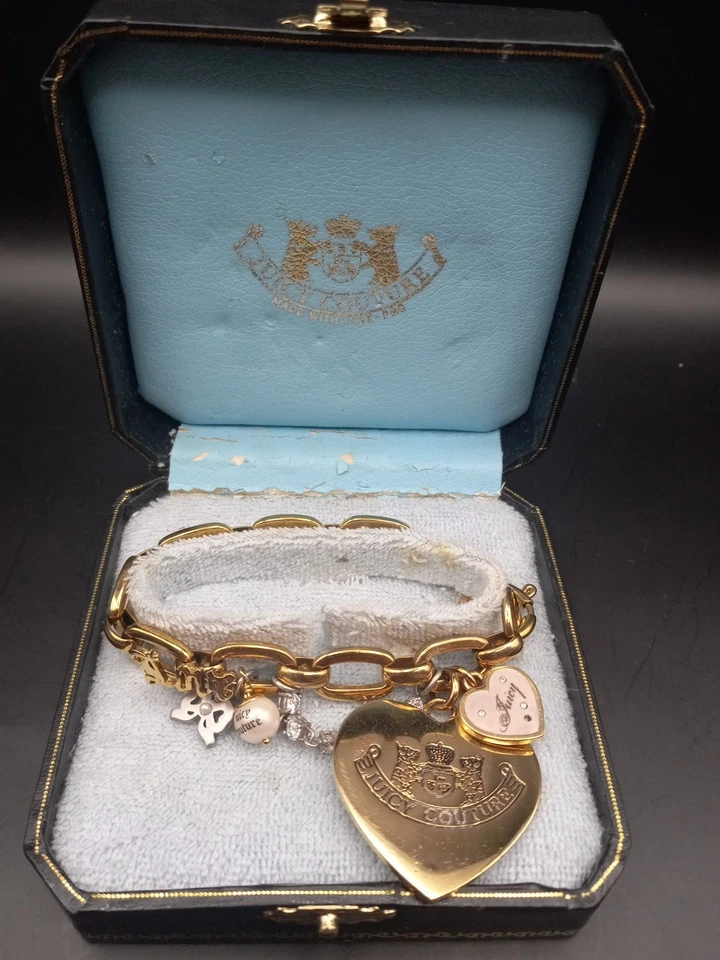 Brazalete de cadena Juicy Couture Y2K vintage tono dorado corazón grande con perla sintética y caja Foto 1 de 4