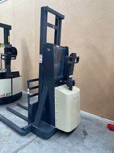 CROWN 20MT130A WALKIE STACKER - Picture 1 of 12