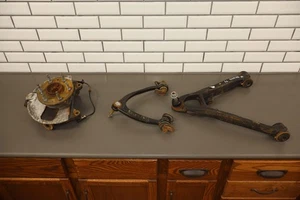 2014-2017 Chevy Silverado 1500 Left Front Knee/Suspension (Control Arms/Knuckle) - Picture 1 of 21