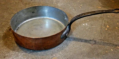 ancienne grande sauteuse en cuivre 31cm marqué E.L R - Photo 1/4