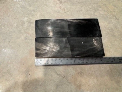 HERMOSO Y RESISTENTE CUCHILLO CUERNO NEGRO MANGO ESCALAS EN BLANCO Foto 1 de 4