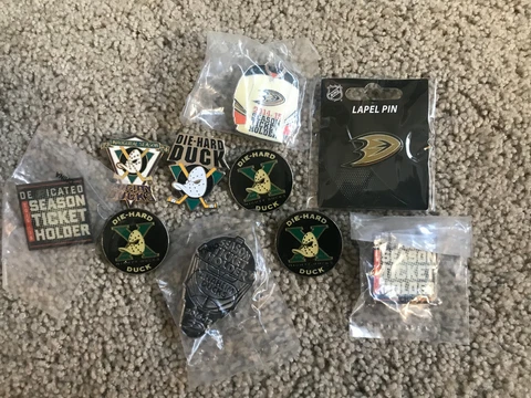 Lot of 10 Anaheim Ducks & Mighty Ducks Vintage Pins Season Ticket Holders Cover