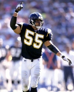 JUNIOR SEAU 8X10 PHOTO SAN DIEGO CHARGERS PICTURE NFL FOOTBALL CLOSE UP ACTION - Picture 1 of 1