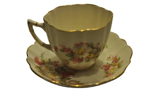 Vintage Cup And Saucer "Victoria" C & E Bone China Flowers England # 403 - Picture 1 of 8
