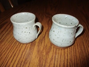 Rustikale handgeworfen grau gesprenkelte Studio Ton Keramik Kaffeetassen mit eingeschnittener Markierung - Bild 1 von 9