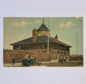 Antigua postal de 1910 de Revere Massachusetts Bath House with Cars and People - Imagen 1 de 3