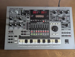 Roland MC-505 Classic Music Production Groovebox Rhythm Machine Sequencer Mixer - Picture 1 of 9