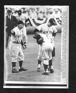 1952 Press Photo, WORLD SERIES CASEY STENGEL, WHITEY FORD, YOGI BERRA, YANKEES - Picture 1 of 3