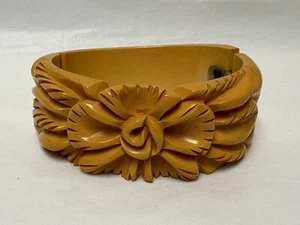 Vintage geschnitzter Butterscotch Bakelit Blume aufklappbarer Armreif Armband - Bild 1 von 13