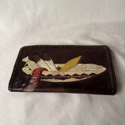 Cartera de Colección Hecha a Mano Cuero Tooled Tribal Suroeste Laberinto Artesanal y Cesta Azteca Foto 1 de 4