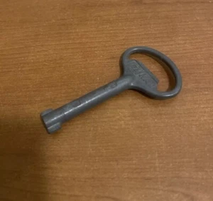 vecchi attrezzi da lavoro-vintage-calzolaio/falegname/barbiere/meccanico - Foto 1 di 102