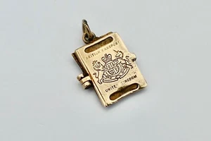 RARE VINTAGE 9ct GOLD 3D OLD FASHIONED OPENING BRITISH PASSPORT CHARM 2.0 g - Picture 1 of 6