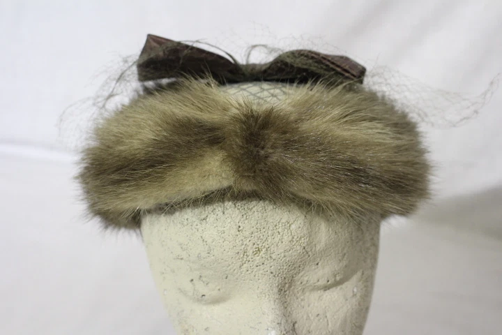 Faixa de cabeça/chapéu vintage marrom veludo e pele com rede e arco UNION MADE-Org Tag OS B49 - Imagem 1 de 4