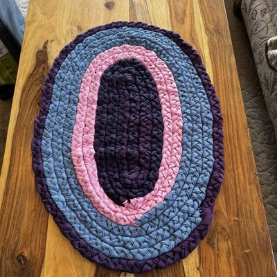 Tapete de área trançado oval vintage feito à mão 33” por 23” poliéster - Imagem 1 de 4