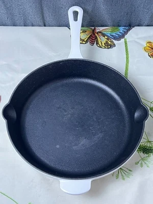 Cuisinart White Enameled Cast Iron Skillet Frying Pan 10" CI22-24 Heavy Duty - Image 1 of 4