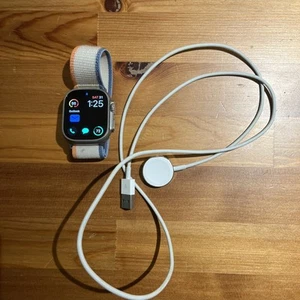 Apple Watch Ultra 1st Generation Smartwatch 49mm Titanium - Photo 1 sur 8