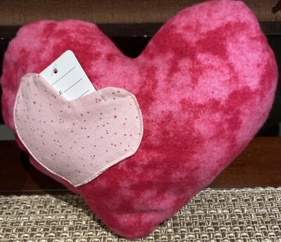 "Almohada decorativa en forma de corazón rosa caliente hecha a mano corazón 9""x 8""" Foto 1 de 4