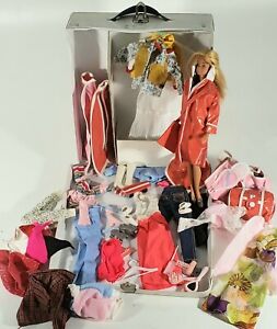Vtg. 1975 BARBIE  DOLL + Barbie Carrying Case & Accessories by Mattel See Photos