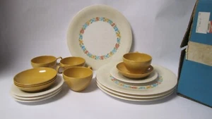 Oneida Melmac 16 piece Dinnerware Set "Montina" Gold + Floral, Original Box 7237 - Picture 1 of 4