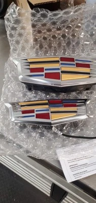 2025 Cadillac Escalade LED Illuminated “FRONT & REAR”  Emblem Genuine  - Image 1 of 4