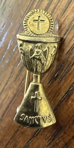 Catholic Holy Communion Lapel Pin Gold Tone Eucharist Chalice Cross Italy VTG - Picture 1 of 6