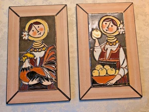 2 azulejos de arte popular checo vintage de frutas para mujeres mediados de siglo modernos firmados Lucija BV  - Imagen 1 de 8