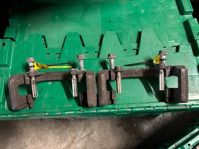 BMW Z3 1998 convertible soporte pinza delantera izquierda y derecha OEM Foto 1 de 2