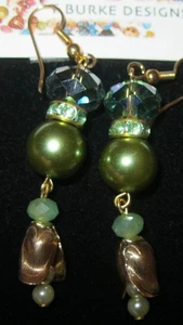 1-OF-A-KIND GRÜN MIT KRISTALLEN DURCHBOHRTE OHRRINGE" HERGESTELLT IN DEN USA T. BURKE DESIGNS :) - Bild 1 von 4