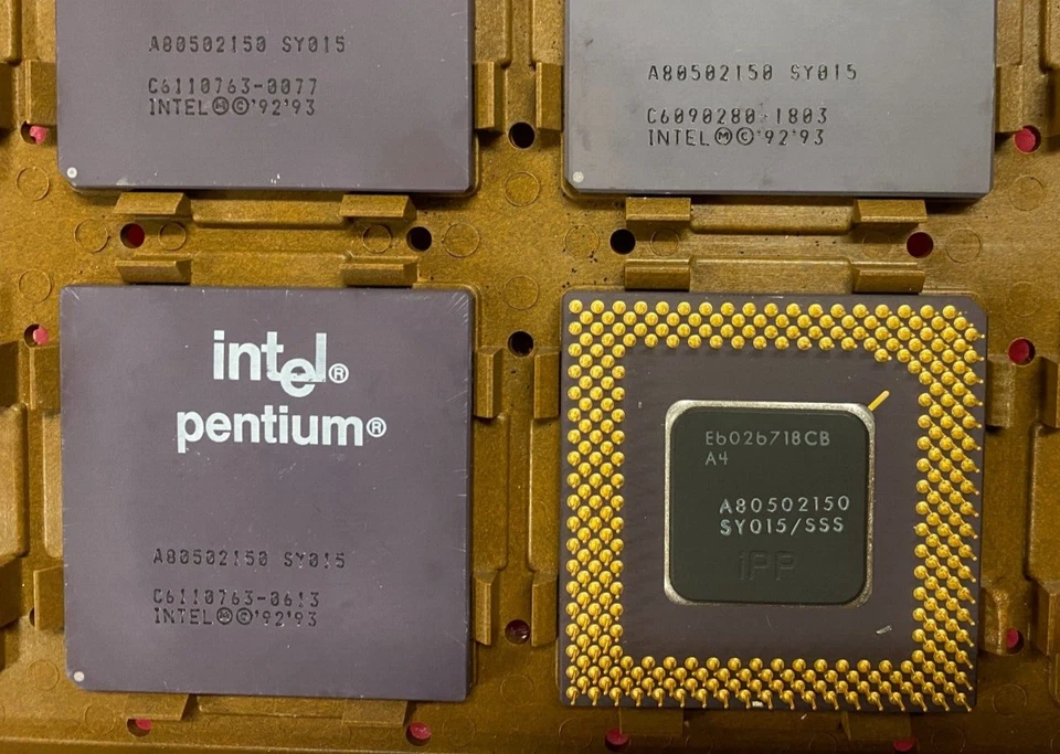 DE COLECCIÓN INTEL PENTIUM 150 Mhz SOCKET 5 A80502150 SY015 ORO pin hecho en 1996+ Foto 1 de 1