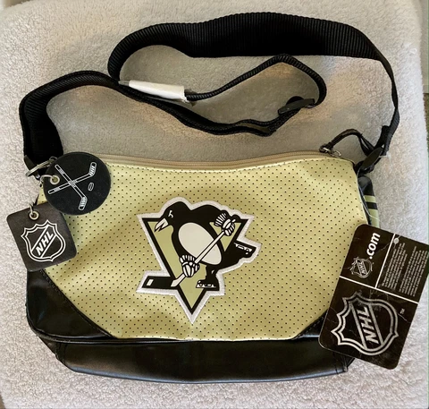 Pittsburgh Penguins Hockey Womens Purse Official Logo and 2 Key Chains Cover