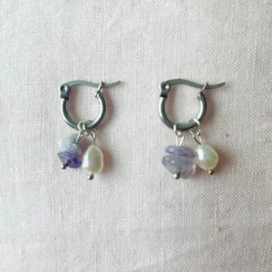 Silver hoop earrings purple amethyst crystal charms and freshwater pearls. - Picture 1 of 3