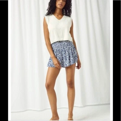 Shorts feminino Band of Gypsies turquesa azul marinho creme floral rayon tamanho médio - Imagem 1 de 4