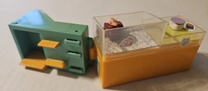 Playset Polly Pocket Designer Mall Pet Store 2003 (INCOMPLETO) - Foto 1 di 3