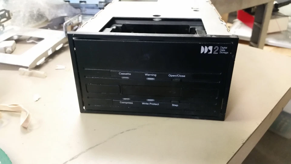 Conner Seagate 48-96GB SCSI DDS-2 Autoloader Tape Drive CTL96G-S Black - Image 1 of 4