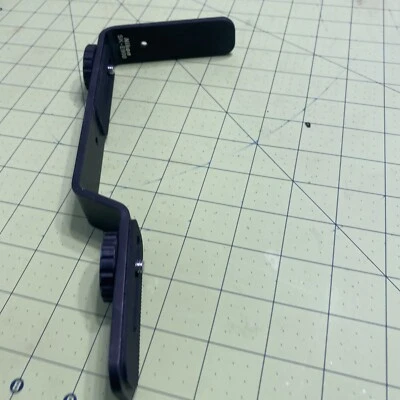 Nikon SK-E900 flash bracket for Coolpix 900S/950/990/995/4500 - Image 1 of 3