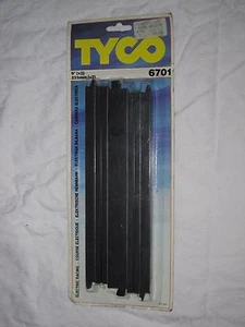 AD872 TYCO PAIRE ROUTES DROITES 225 MM VOITURE CIRCUIT ELECTRIQUE GUIDE Ref 6701 - Picture 1 of 1