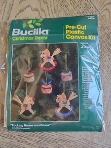 Vintage Rare Bucilla Christmas Needlework "Jeweled" Schaukelpferd Santa Ornament - Bild 1 von 5