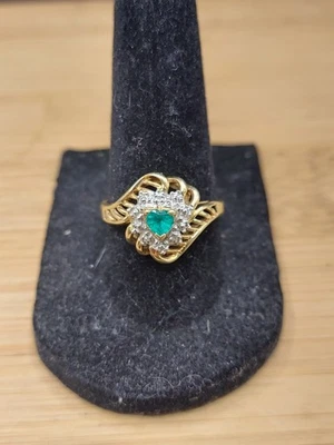 Juego de puntas de oro amarillo de 10k anillo esmeralda en forma de corazón talla 7,75 2,5 g  Foto 1 de 4