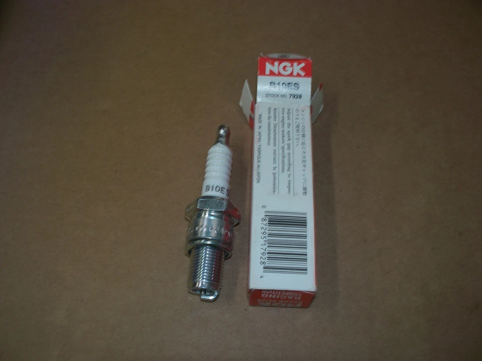 Kawasaki KX125 Suzuki RM80 Yamaha YZ 100 125 Bike OEM NGK 7928 B10ES Spark Plug - Image 1 of 1
