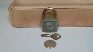 VINTAGE SLAYMAKER ROSTLOSES VORHÄNGESCHLOSS MIT SCHLÜSSEL - Bild 1 von 7