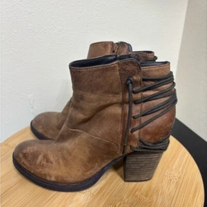 Steve Madden Raglin 7 Women's Round Toe Leather Cognac Brown Ankle Boots - Picture 1 of 9