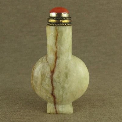 Botella de tabaco de jade con bandas marrones tallada a mano china con tapa superior de coral rojo Foto 1 de 4