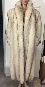 VINTAGE NORWEGIAN NATURAL BLUE FOX LADIES FUR COAT W/APPRAISAL LETTERS. - Picture 1 of 24
