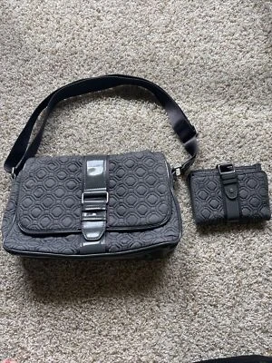 Vera Bradley Lay 平灰色绗缝托特包邮差包和匹配钱包 — 第 1/4 张图片