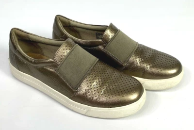 Earth Origins Melissa Perforated Leather Slip On Flats Womens 8 Platinum EUC - Image 1 of 4