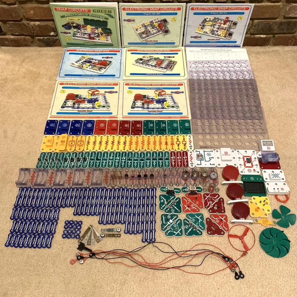 Lot 211 Pieces & 7 Instruction Manuals Bundle / Elenco Electronic Snap Circuits - Image 1 of 4