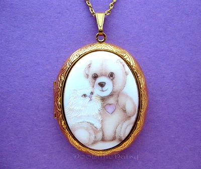 Porcelana OSO DE PELUCHE Y GATO PERSA BLANCO CAMAFEO GT Medallón Collar Regalo de Navidad Foto 1 de 3