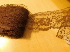 Raschel Scalloped 4" lace trim Brown 20 yds. (Polyester) - Picture 1 of 1