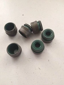 VALVE STEM SEALS X 6 SMART CAR 599cc 600cc 698cc 700cc FOURTWO CITY ROADSTER - Picture 1 of 1